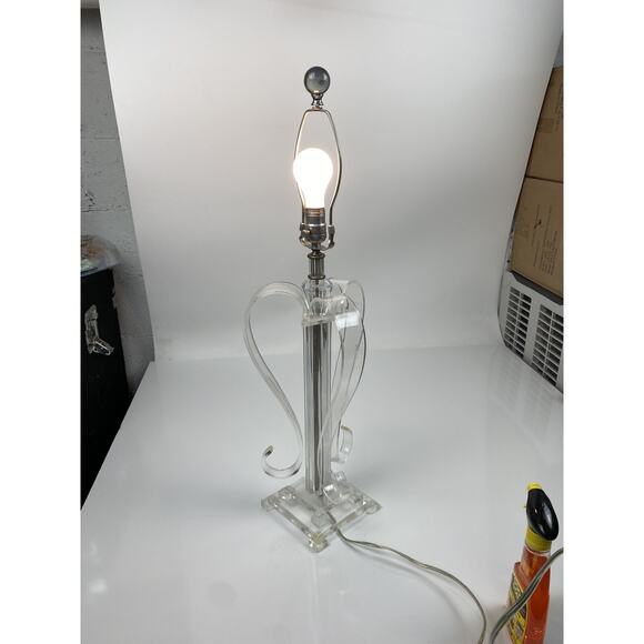 VTG MCM Lucite Ribbon Table Lamp Glass Acrylic Metal Knob Light Regency Heart
